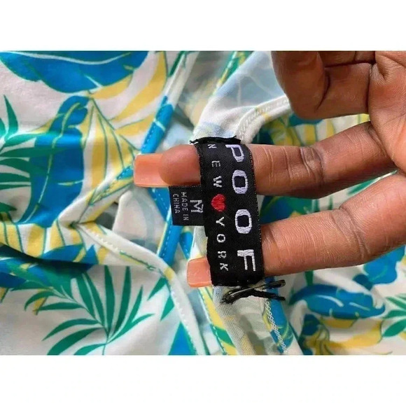 Poof New York Palm Print top- M - Picture 4 of 4